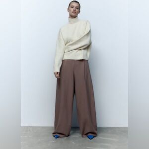 Zara soft knit sweater ecru large